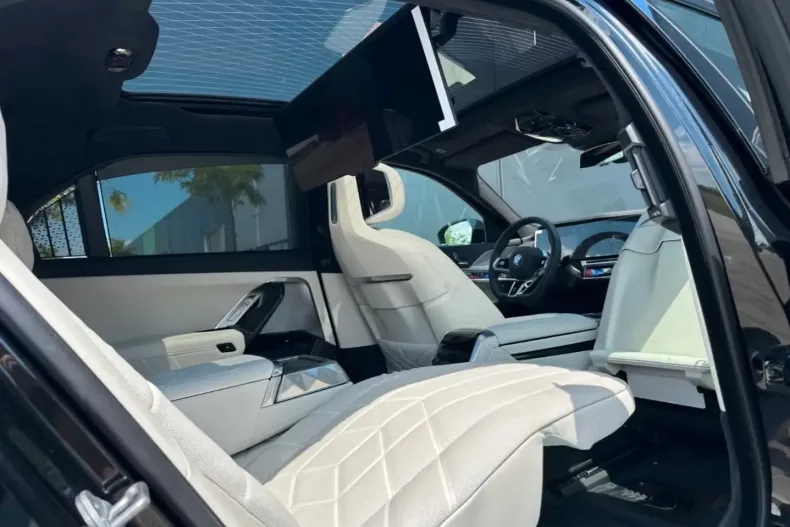 BMW 740 (Seria 7) din 2026 cu 50 km - oferta BMW183794 - foto 8