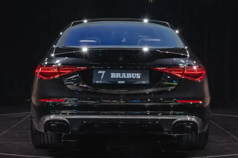 Maybach S680 4Matic din 2023 cu 200 km - oferta MAY183816 - foto 4