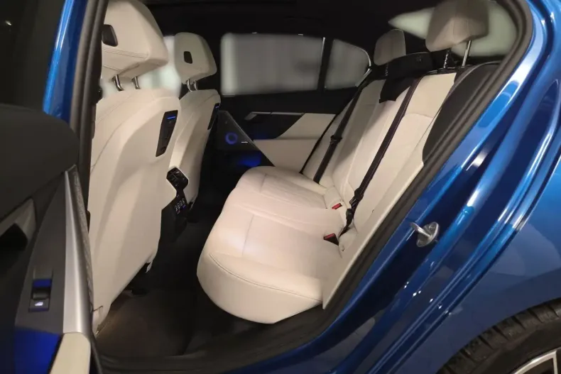 BMW 550 (Seria 5) din 2024 cu 17.122 km - oferta BMW183829 - foto 11