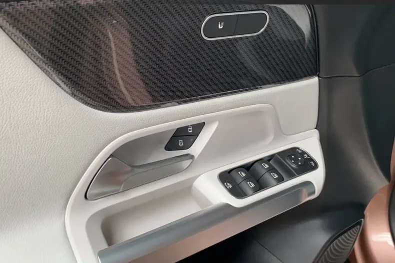 Mercedes-Benz GLB 250 (Clasa GLB) din 2021 cu 28.160 km - oferta MER183832 - foto 13