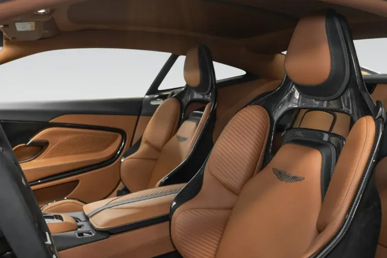 Aston Martin DBS din 2024 cu 4.300 km - oferta AST183835 - foto 3