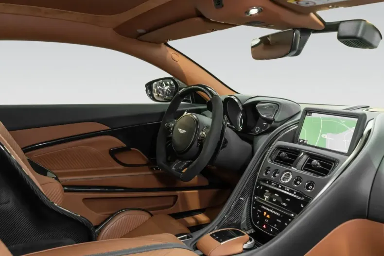 Aston Martin DBS din 2024 cu 4.300 km - oferta AST183835 - foto 8