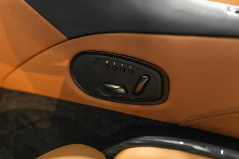 Aston Martin DBS din 2024 cu 4.300 km - oferta AST183835 - foto 11