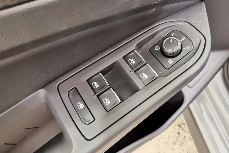 Volkswagen Golf din 2024 cu 19.990 km - oferta VOL183850 - foto 16