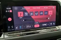 Volkswagen Golf din 2024 cu 19.990 km - oferta VOL183850 - foto 23