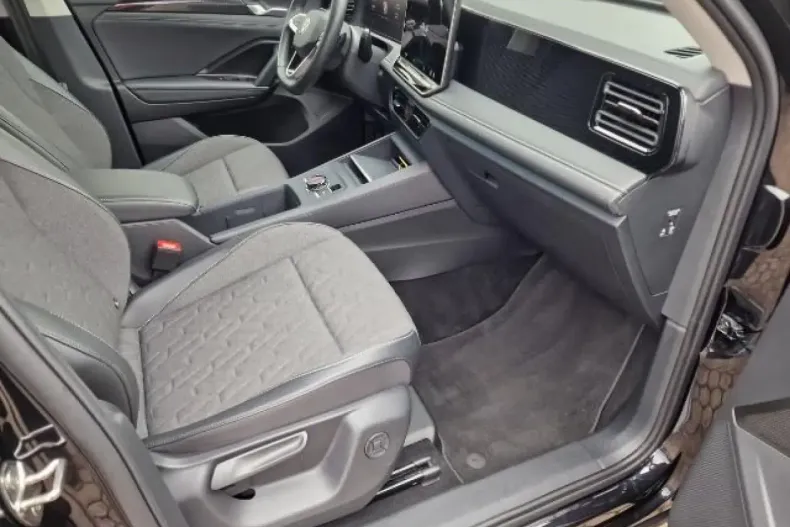 Volkswagen Tiguan din 2024 cu 42.800 km - oferta VOL183942 - foto 24