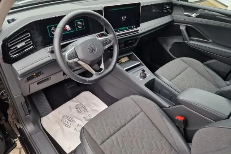 Volkswagen Tiguan din 2024 cu 42.800 km - oferta VOL183942 - foto 26