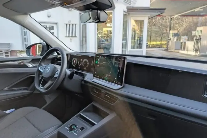 Volkswagen Tiguan din 2024 cu 41.550 km - oferta VOL183944 - foto 8