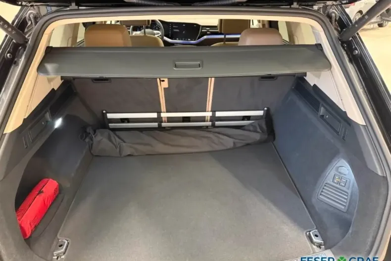 Volkswagen Touareg din 2025 cu 19.619 km - oferta VOL183959 - foto 7