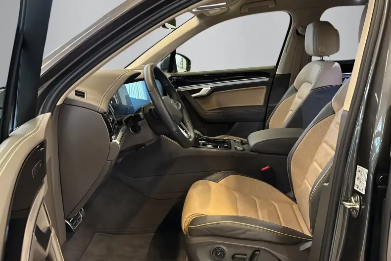 Volkswagen Touareg din 2025 cu 25.328 km - oferta VOL183960 - foto 8