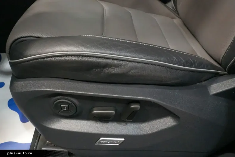 Volkswagen Touareg din 2022 cu 48.364 km - oferta VOL183961 - foto 10