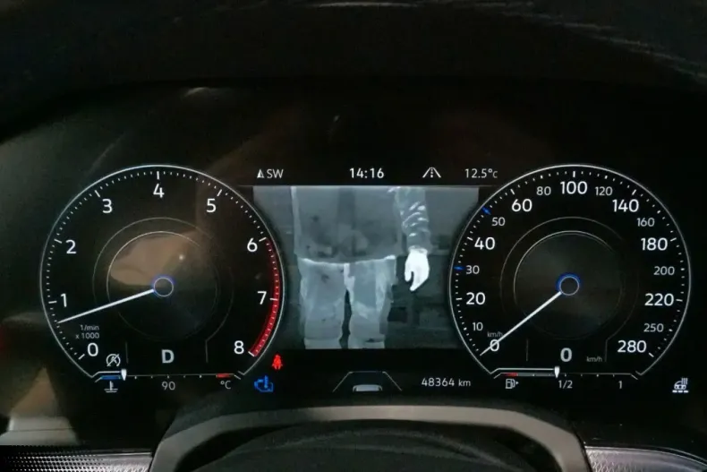 Volkswagen Touareg din 2022 cu 48.364 km - oferta VOL183961 - foto 16