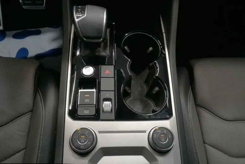 Volkswagen Touareg din 2022 cu 48.364 km - oferta VOL183961 - foto 18