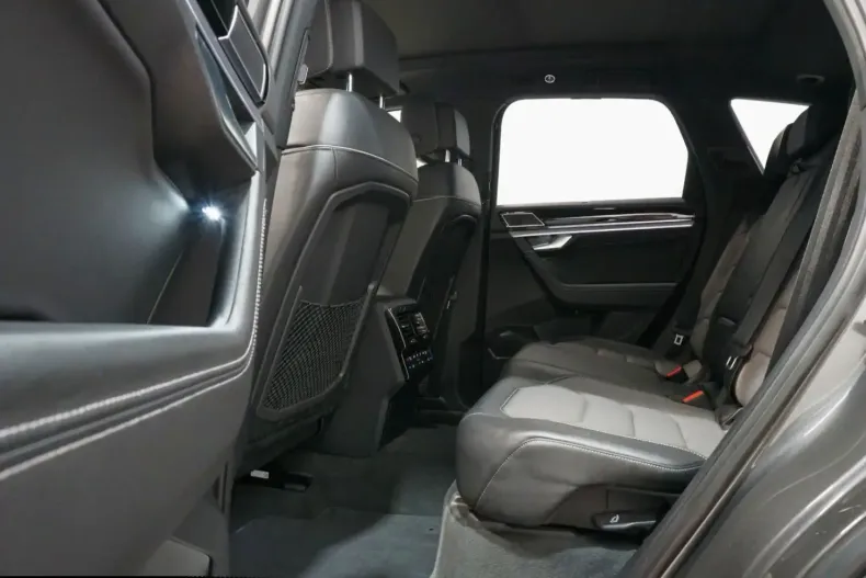 Volkswagen Touareg din 2022 cu 48.364 km - oferta VOL183961 - foto 19