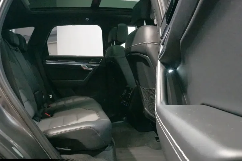 Volkswagen Touareg din 2022 cu 48.364 km - oferta VOL183961 - foto 35