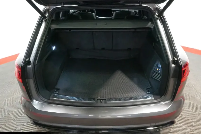 Volkswagen Touareg din 2022 cu 48.364 km - oferta VOL183961 - foto 38