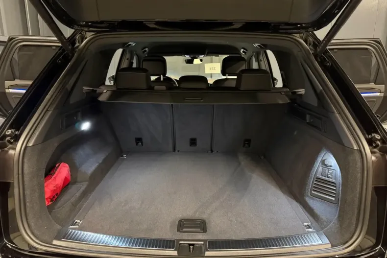 Volkswagen Touareg din 2022 cu 49.000 km - oferta VOL183963 - foto 36