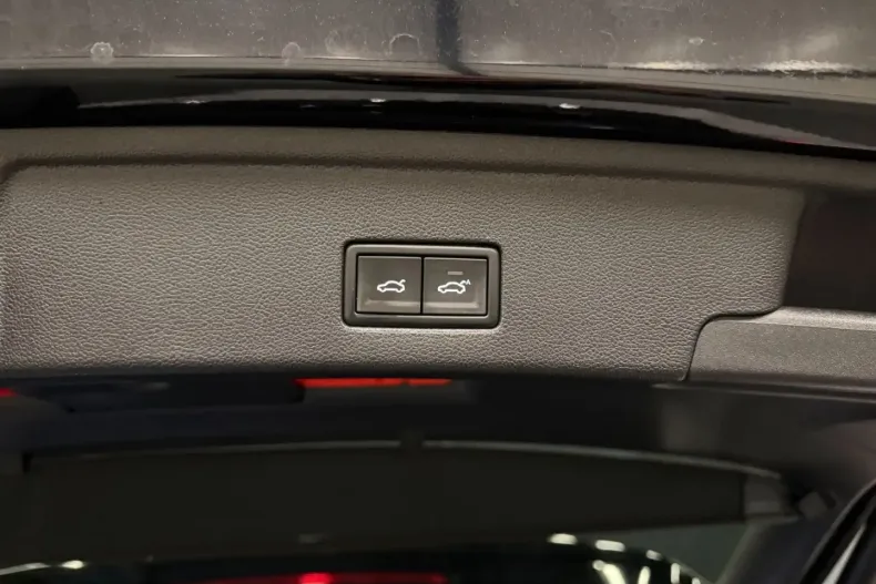 Volkswagen Touareg din 2022 cu 49.000 km - oferta VOL183963 - foto 37