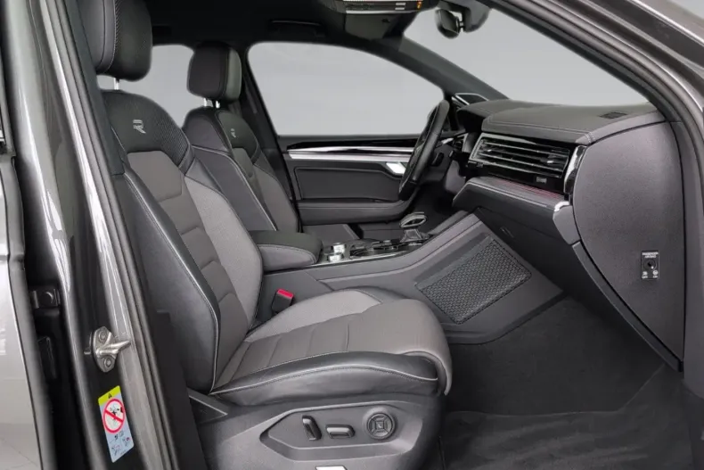 Volkswagen Touareg din 2022 cu 41.367 km - oferta VOL183964 - foto 22