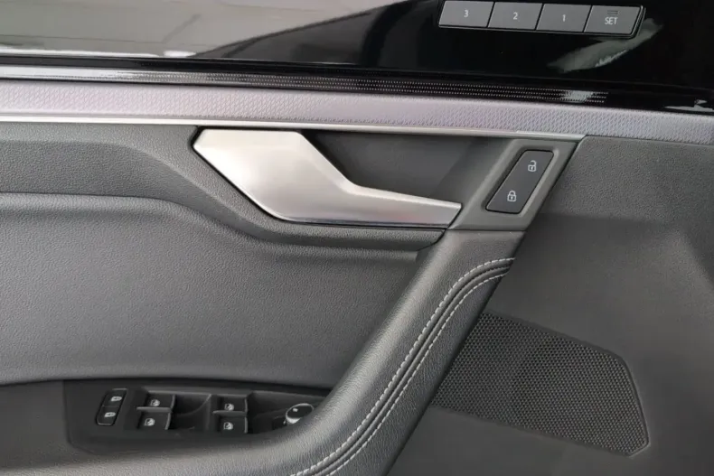 Volkswagen Touareg din 2022 cu 41.367 km - oferta VOL183964 - foto 28