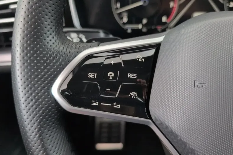 Volkswagen Touareg din 2022 cu 41.367 km - oferta VOL183964 - foto 29