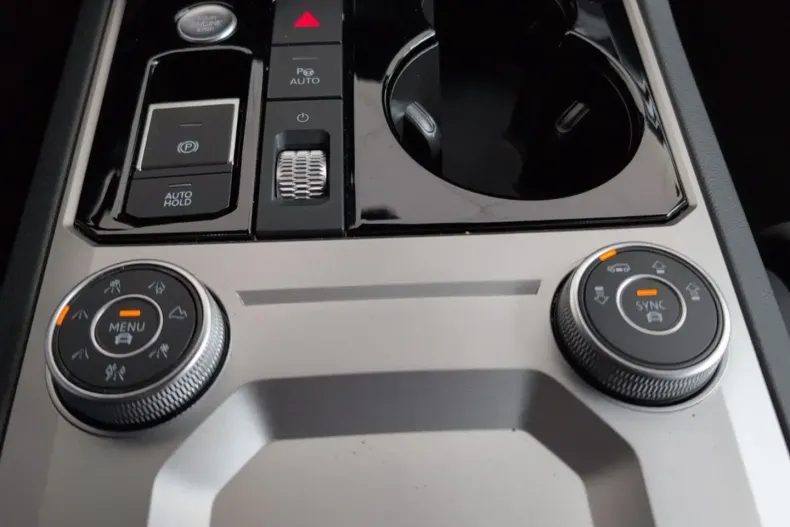 Volkswagen Touareg din 2022 cu 41.367 km - oferta VOL183964 - foto 50