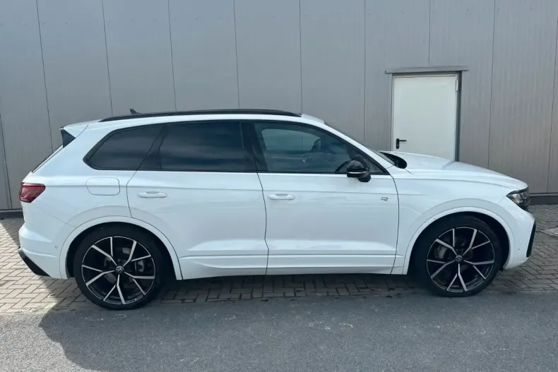 Volkswagen Touareg din 2024 cu 32.900 km - oferta VOL183965 - foto 4