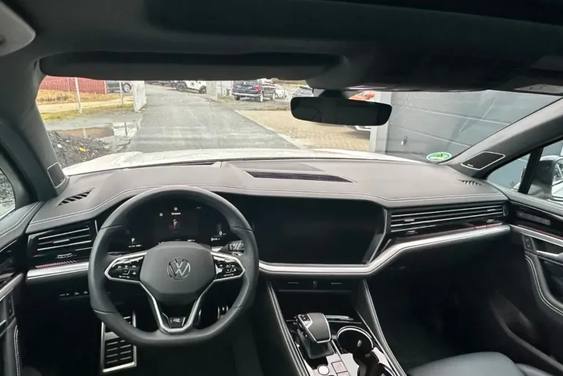 Volkswagen Touareg din 2024 cu 32.900 km - oferta VOL183965 - foto 11