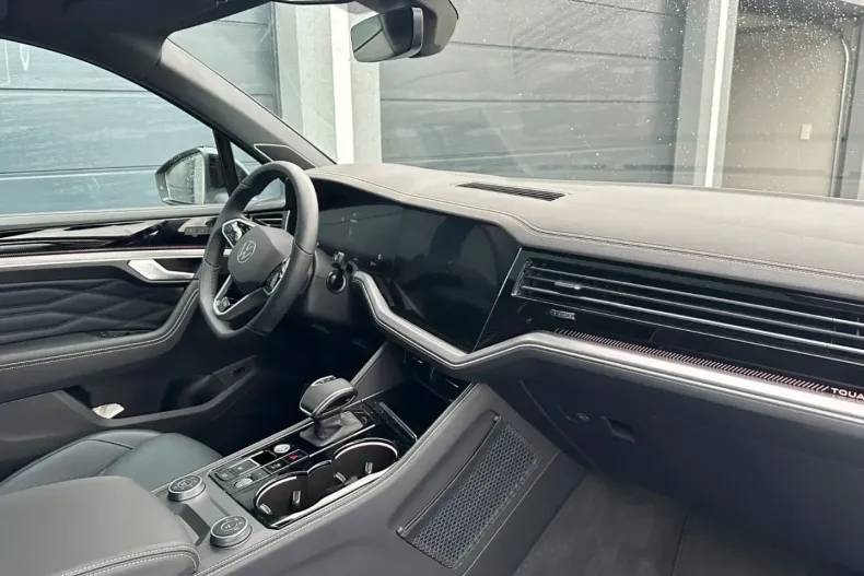 Volkswagen Touareg din 2024 cu 32.900 km - oferta VOL183965 - foto 12