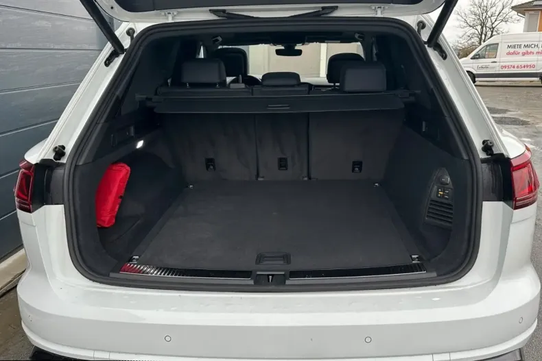 Volkswagen Touareg din 2024 cu 32.900 km - oferta VOL183965 - foto 15