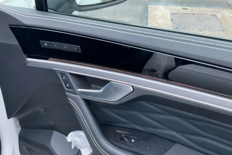 Volkswagen Touareg din 2024 cu 32.900 km - oferta VOL183965 - foto 17