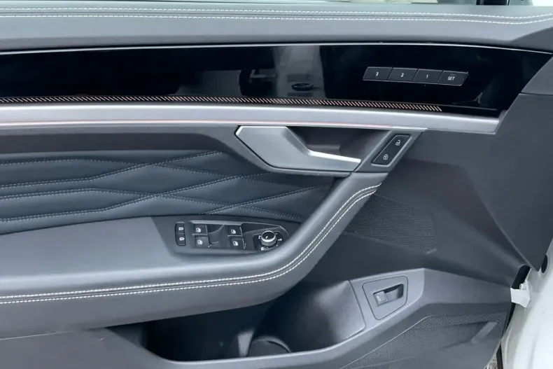 Volkswagen Touareg din 2024 cu 32.900 km - oferta VOL183965 - foto 19