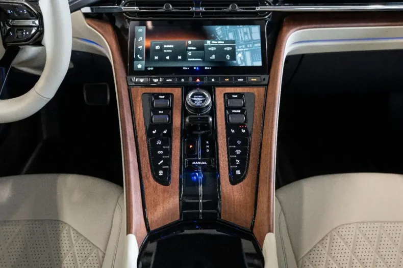 Aston Martin DB12 din 2024 cu 2.444 km - oferta AST184002 - foto 8