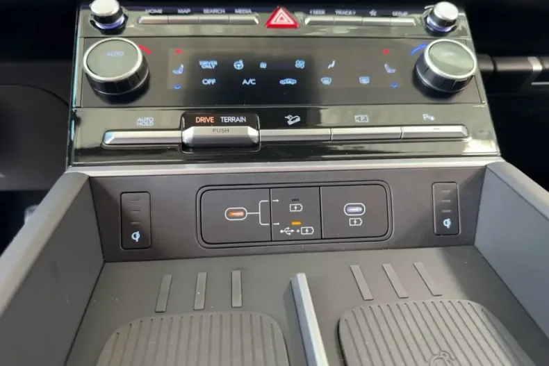 Hyundai SANTA FE din 2024 cu 14.053 km - oferta HYU184006 - foto 16