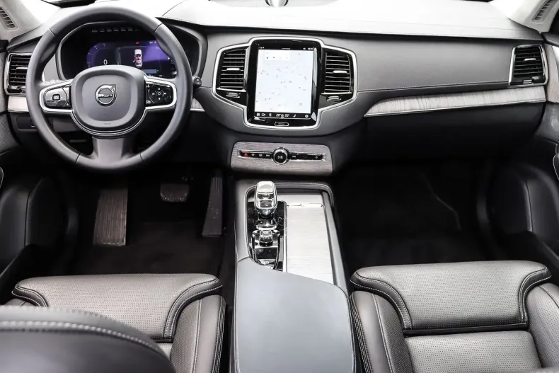 Volvo XC90 din 2023 cu 31.180 km - oferta VOL184009 - foto 4