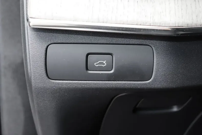 Volvo XC90 din 2023 cu 31.180 km - oferta VOL184009 - foto 9