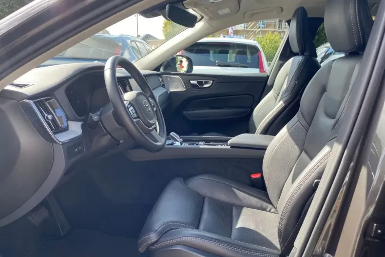 Volvo XC60 din 2025 cu 13.066 km - oferta VOL184010 - foto 8