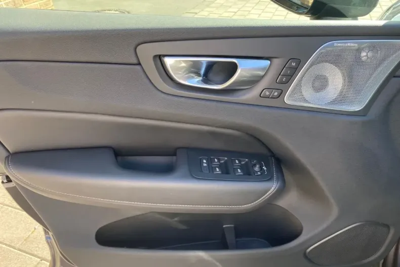 Volvo XC60 din 2025 cu 13.066 km - oferta VOL184010 - foto 13