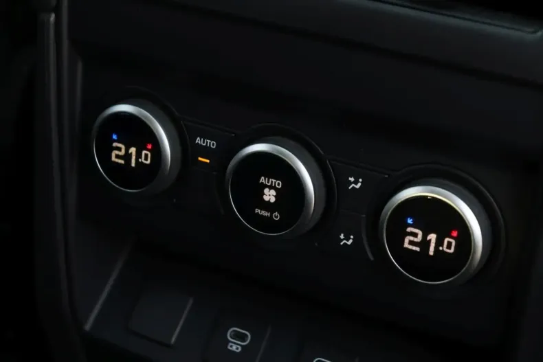 Land Rover Defender din 2024 cu 12.000 km - oferta LAN184012 - foto 15