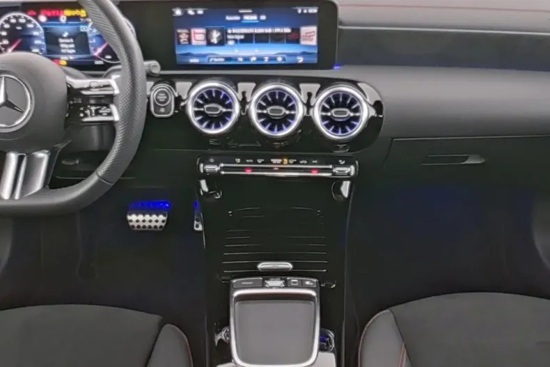 Mercedes-Benz CLA (Clasa CLA) din 2024 cu 12.000 km - oferta MER184028 - foto 5