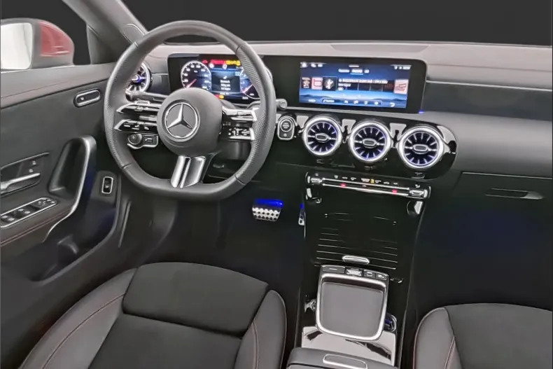 Mercedes-Benz CLA (Clasa CLA) din 2024 cu 12.000 km - oferta MER184028 - foto 6