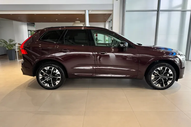 Volvo XC60 din 2025 cu 4.000 km - oferta VOL184067 - foto 4