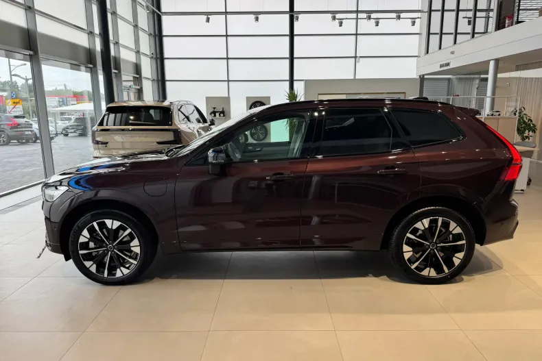 Volvo XC60 din 2025 cu 4.000 km - oferta VOL184067 - foto 9