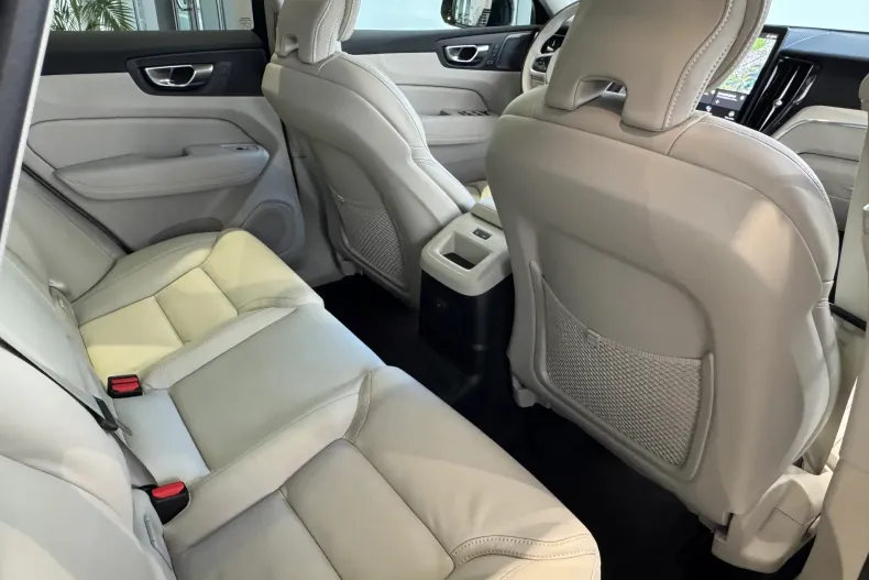 Volvo XC60 din 2025 cu 4.000 km - oferta VOL184067 - foto 15