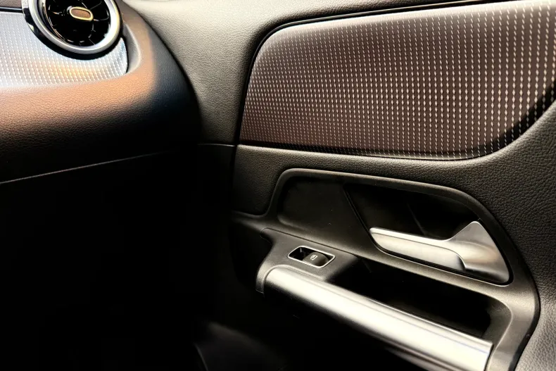 Mercedes-Benz GLA din 2022 cu 140.658 km - oferta MER184099 - foto 24