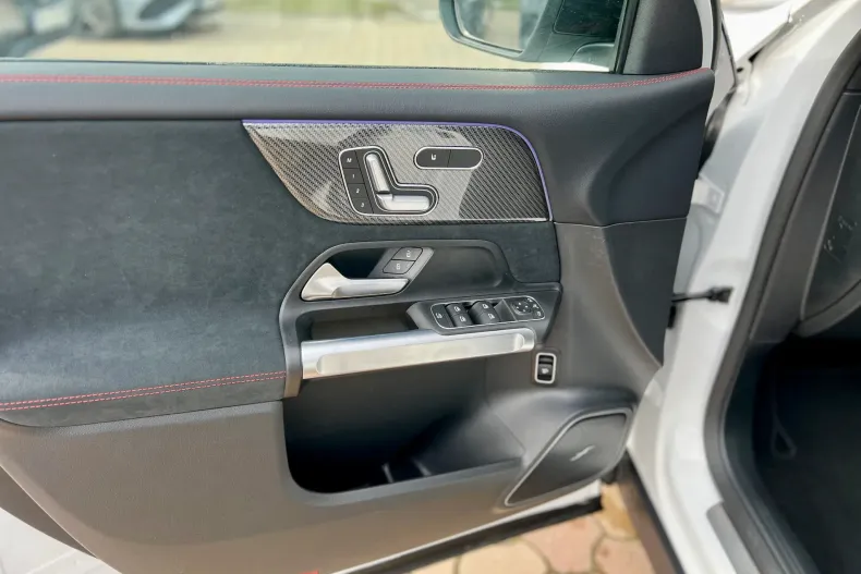 Mercedes-Benz GLB din 2025 cu 15 km - oferta MER184106 - foto 9