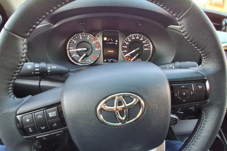 Toyota Hilux din 2025 cu 10 km - oferta TOY184112 - foto 8