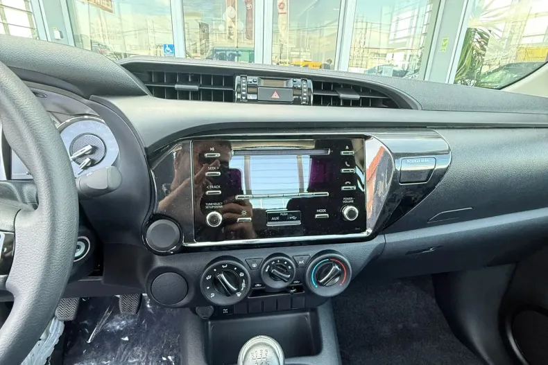 Toyota Hilux din 2023 cu 8 km - oferta TOY184114 - foto 7