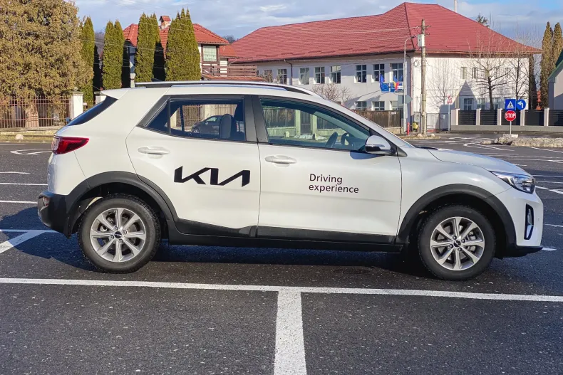 Kia Stonic din 2024 cu 5.500 km - oferta KIA184117 - foto 6