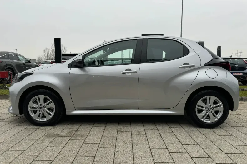 Toyota Yaris din 2025 cu 7.415 km - oferta TOY184125 - foto 4